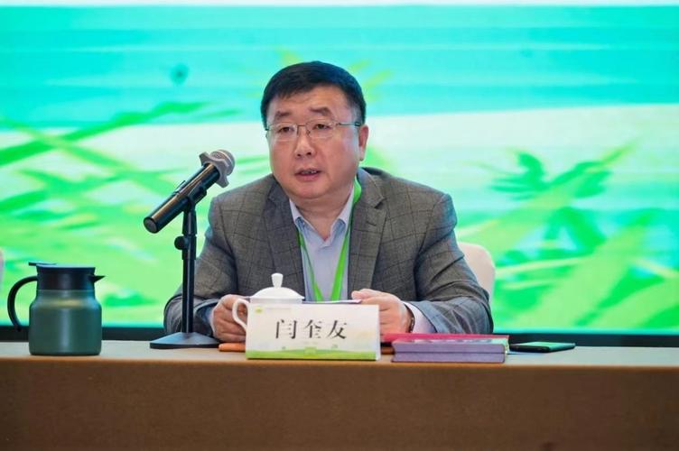 从全局高度和长远角度推动草业高质量发展,以科技创新引领产业创新